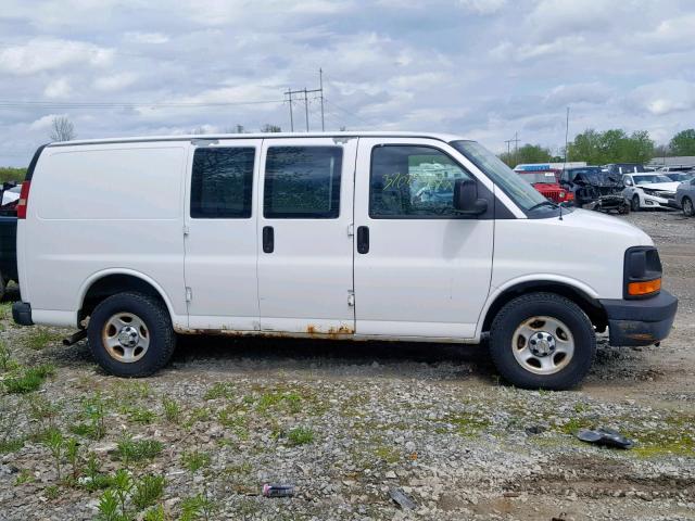 1GCFG15X351126081 - 2005 CHEVROLET EXPRESS G1 WHITE photo 4