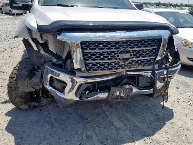 1N6AA1EJ4HN540553 - 2017 NISSAN TITAN S SILVER photo 9