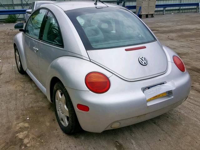 3VWBB61C1WM051430 - 1998 VOLKSWAGEN NEW BEETLE ვერცხლისფერი ფოტო 3