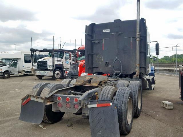 1FUJBBCG32LJ62802 - 2002 FREIGHTLINER CONVENTION WHITE photo 4