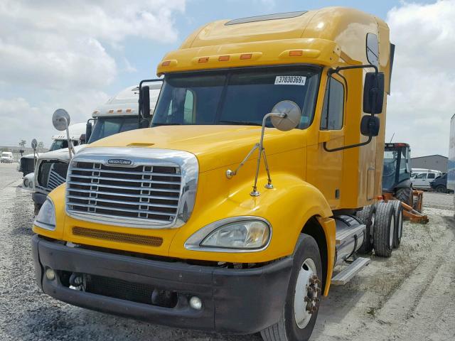 1FUJA6CK66LV52622 - 2006 FREIGHTLINER CONVENTION YELLOW photo 2