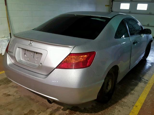 2HGFG112X8H011916 - 2008 HONDA CIVIC DX SILVER photo 4