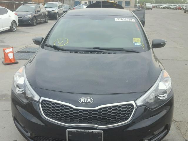 KNAFX5A85G5491490 - 2016 KIA FORTE EX BLACK photo 9