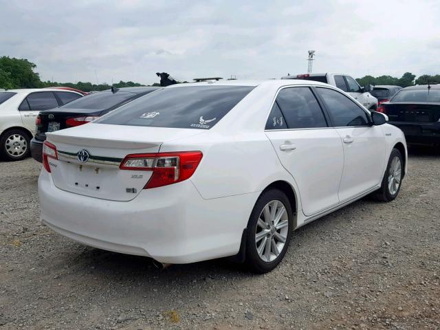 4T1BD1FK1EU107646 - 2014 TOYOTA CAMRY HYBR WHITE photo 4