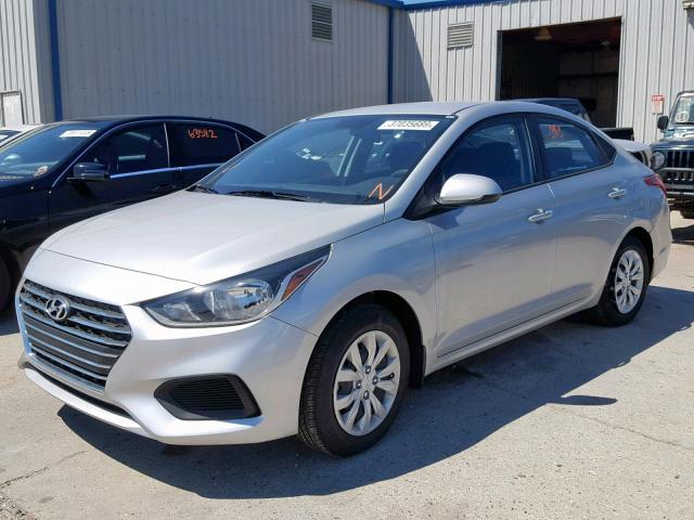 3KPC24A32KE061366 - 2019 HYUNDAI ACCENT SE SILVER photo 2