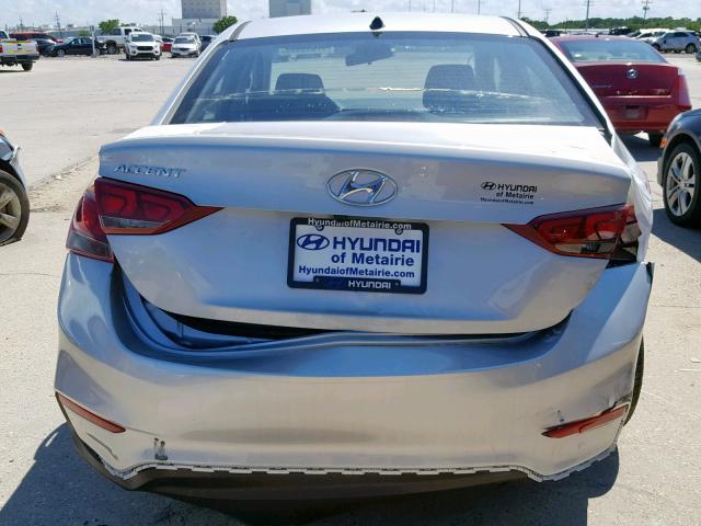 3KPC24A32KE061366 - 2019 HYUNDAI ACCENT SE SILVER photo 9