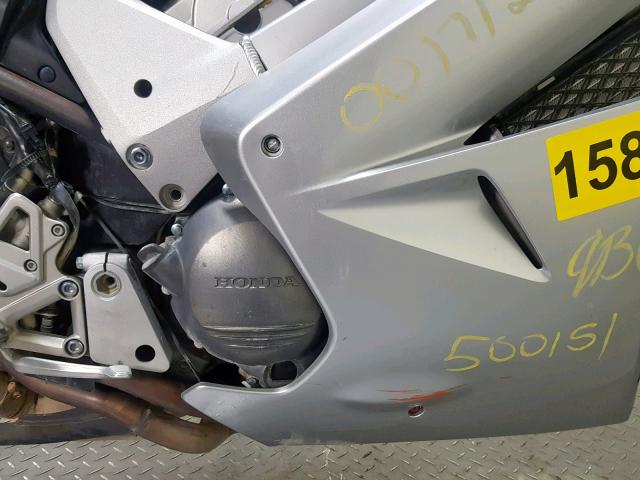 JH2RC46173M500151 - 2003 HONDA VFR800 SILVER photo 11