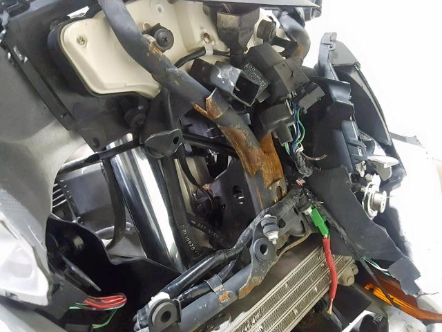 JH2RC46173M500151 - 2003 HONDA VFR800 SILVER photo 16