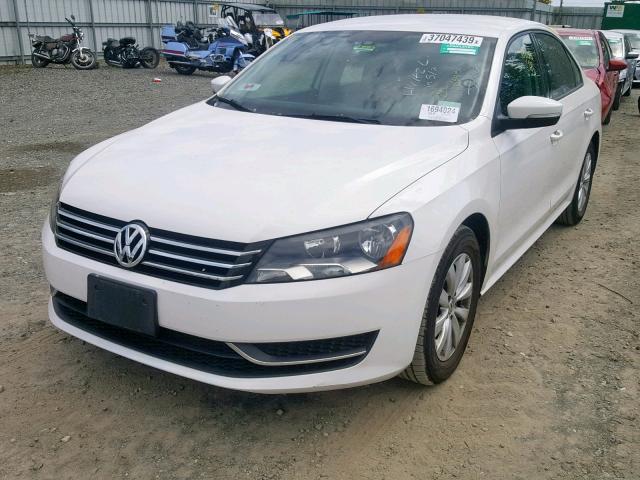 1VWAP7A33DC055691 - 2013 VOLKSWAGEN PASSAT S WHITE photo 2