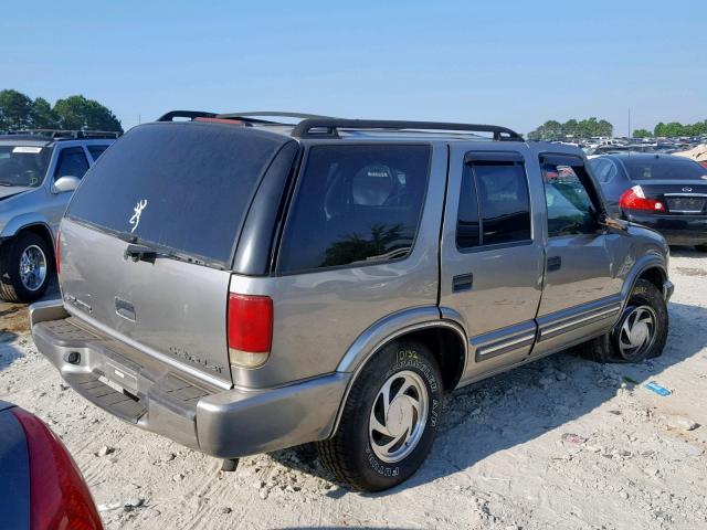 1GNDT13W8Y2306420 - 2000 CHEVROLET BLAZER BLUE photo 4