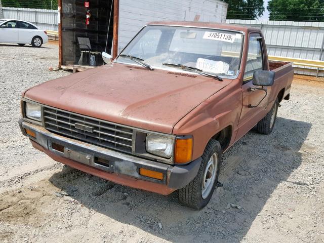 JT4RN50RXF0105772 - 1985 TOYOTA PICKUP 1/2 BROWN photo 2