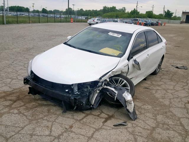 4T1BD1FK6FU175085 - 2015 TOYOTA CAMRY HYBR WHITE photo 2