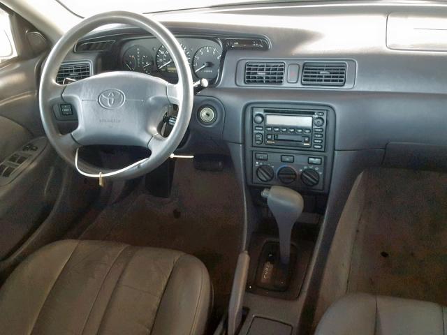 JT2BF22K810337480 - 2001 TOYOTA CAMRY CE WHITE photo 9