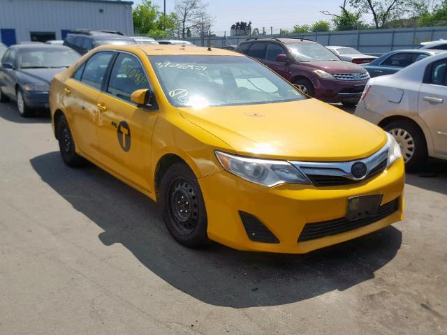 4T1BD1FK0EU137012 - 2014 TOYOTA CAMRY HYBR YELLOW photo 1