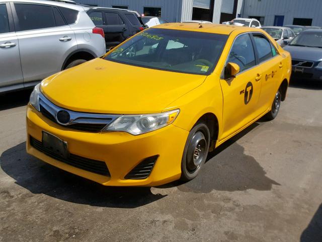 4T1BD1FK0EU137012 - 2014 TOYOTA CAMRY HYBR YELLOW photo 2