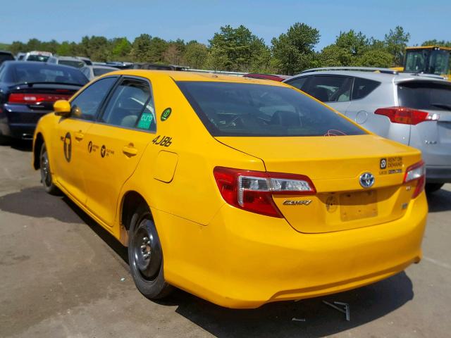 4T1BD1FK0EU137012 - 2014 TOYOTA CAMRY HYBR YELLOW photo 3