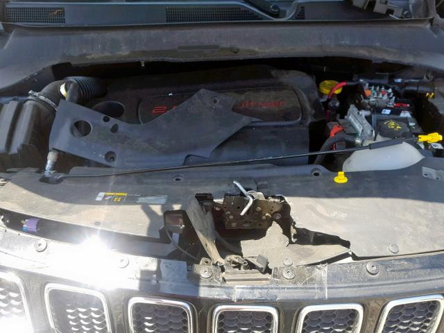 3C4NJCAB4JT226549 - 2018 JEEP COMPASS SP 银色 照片 7