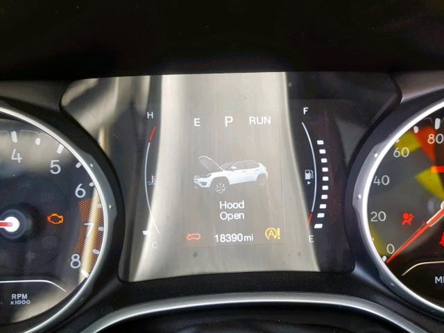 3C4NJCAB4JT226549 - 2018 JEEP COMPASS SP 银色 照片 8