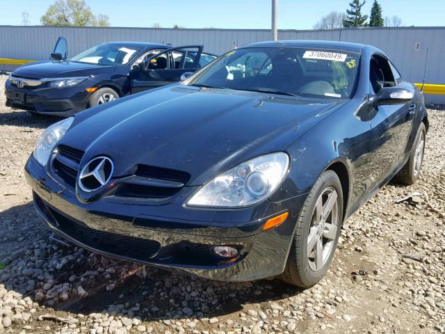 WDBWK54F56F082957 - 2006 MERCEDES-BENZ SLK 280 BLACK photo 2