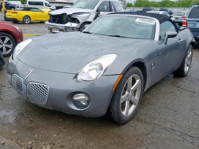 1G2MB35B26Y114958 - 2006 PONTIAC SOLSTICE GRAY photo 2