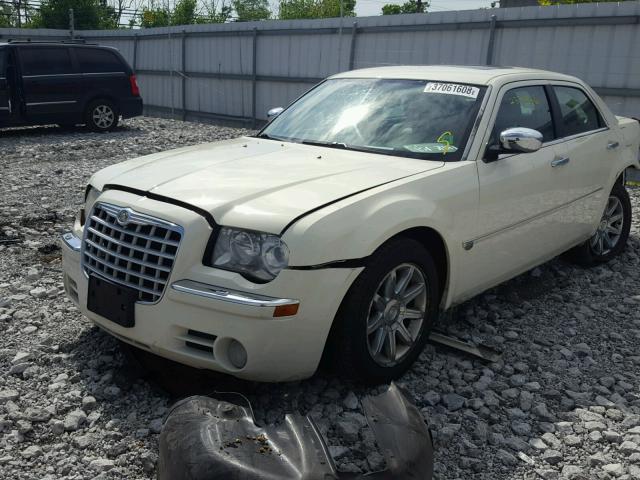 2C3AA63H45H135480 - 2005 CHRYSLER 300 WHITE photo 2