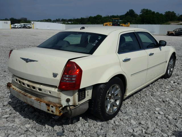 2C3AA63H45H135480 - 2005 CHRYSLER 300 WHITE photo 4