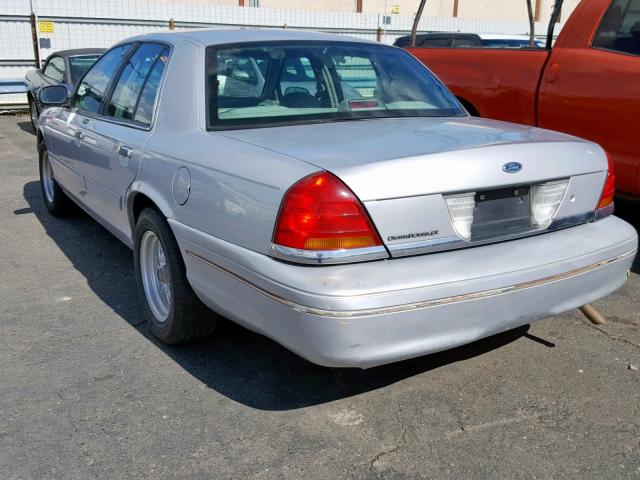 2FAFP74W8XX158861 - 1999 FORD CROWN VICT SILVER photo 3