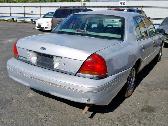 2FAFP74W8XX158861 - 1999 FORD CROWN VICT SILVER photo 4