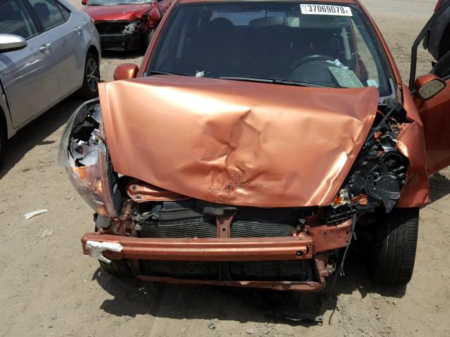 JHMGD38668S004436 - 2008 HONDA FIT SPORT ORANGE photo 7