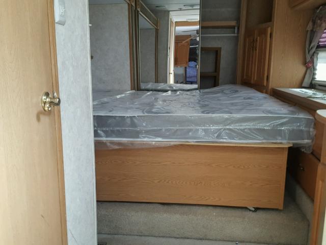 4YDF328254F703001 - 2004 KEYSTONE MONTANA WHITE photo 7