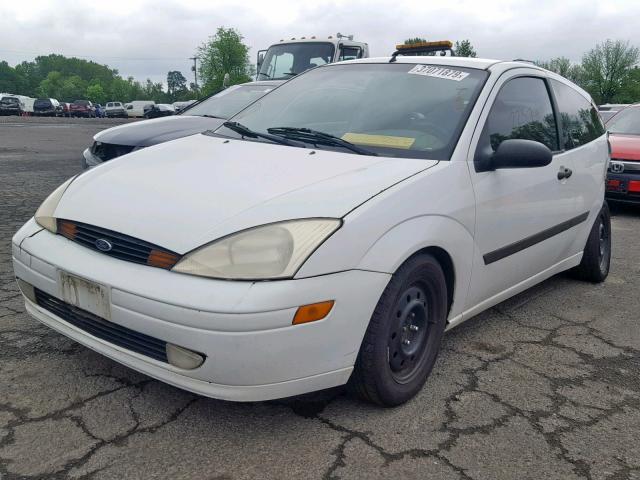 3FAFP31302R237676 - 2002 FORD FOCUS ZX3 WHITE photo 2