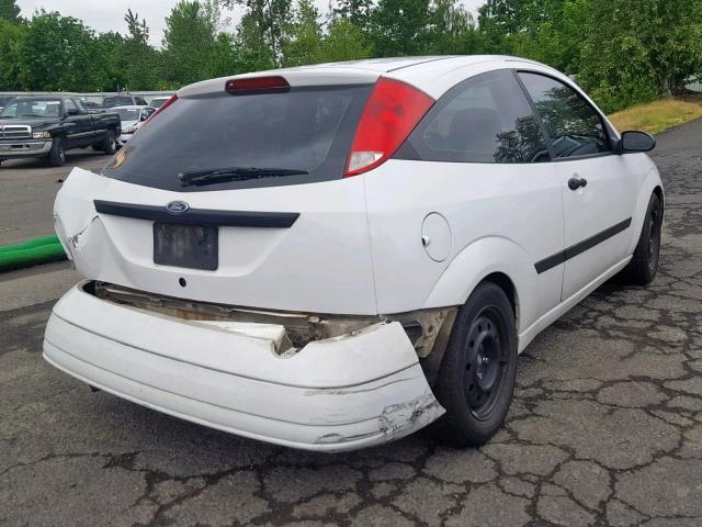 3FAFP31302R237676 - 2002 FORD FOCUS ZX3 WHITE photo 4