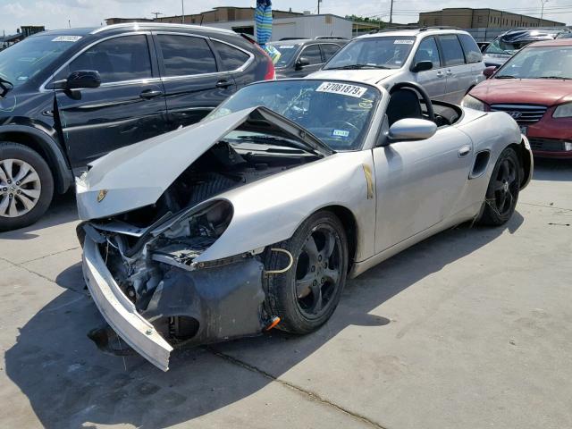 WP0CA29851U625292 - 2001 PORSCHE BOXSTER SILVER photo 2