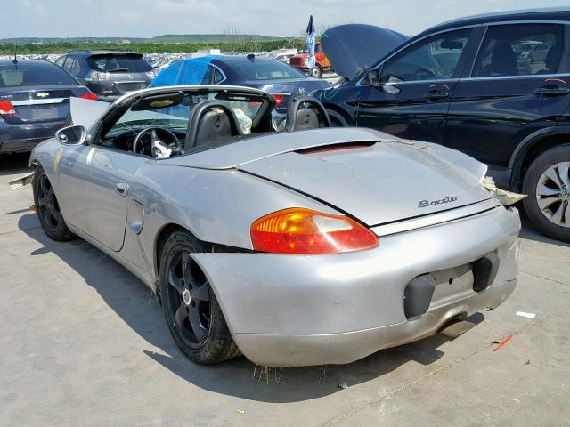 WP0CA29851U625292 - 2001 PORSCHE BOXSTER SILVER photo 3