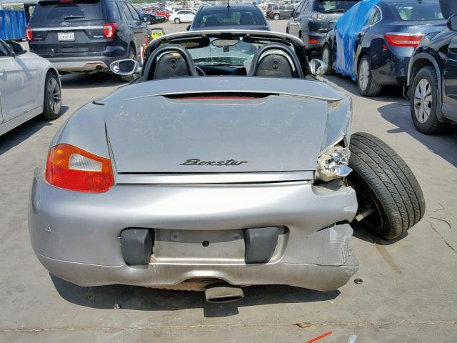 WP0CA29851U625292 - 2001 PORSCHE BOXSTER SILVER photo 6