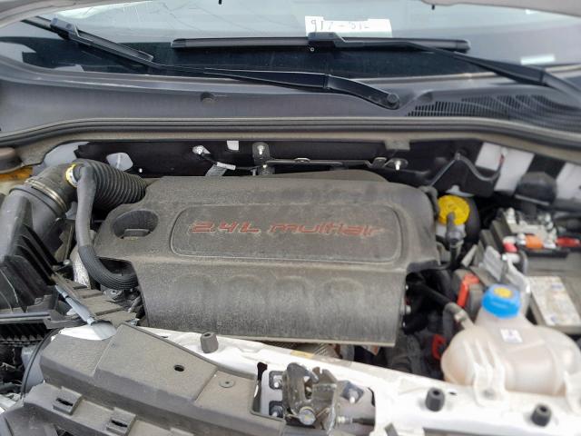 ZFBERFAB8J6H47672 - 2018 RAM PROMASTER 白色 照片 7