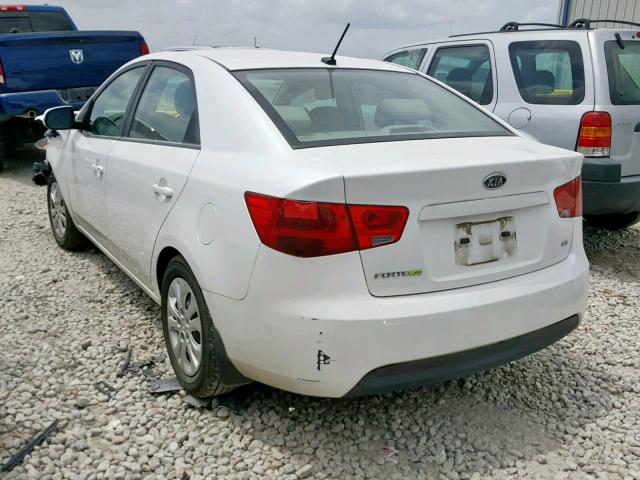 KNAFU4A28B5413860 - 2011 KIA FORTE EX WHITE photo 3