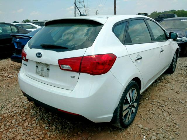 KNAFU5A22D5697219 - 2013 KIA FORTE EX WHITE photo 4