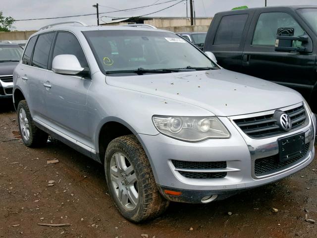 WVGFK7A93AD000252 - 2010 VOLKSWAGEN TOUAREG TD GRAY photo 1