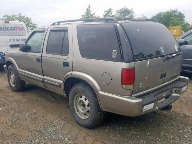 1GNDT13W8Y2319751 - 2000 CHEVROLET BLAZER CREAM photo 3