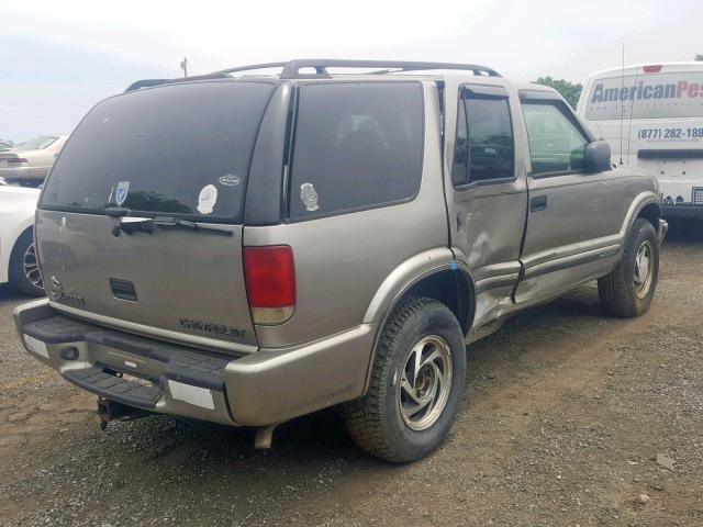 1GNDT13W8Y2319751 - 2000 CHEVROLET BLAZER CREAM photo 4