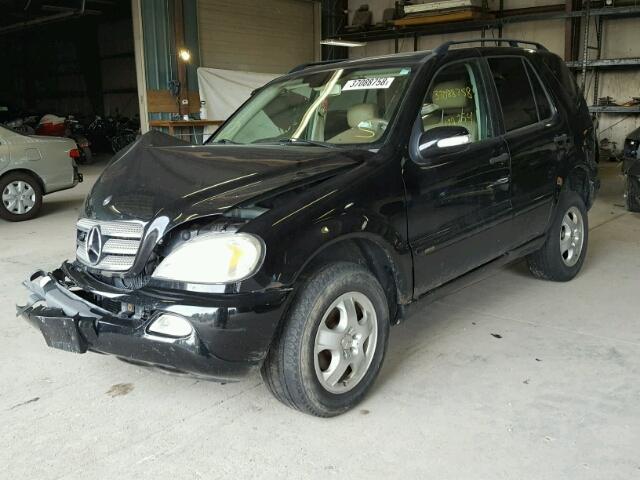 4JGAB54E23A383032 - 2003 MERCEDES-BENZ ML 320 BLACK photo 2