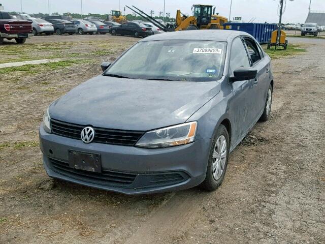 3VW2K7AJ2EM248335 - 2014 VOLKSWAGEN JETTA BASE GRAY photo 2