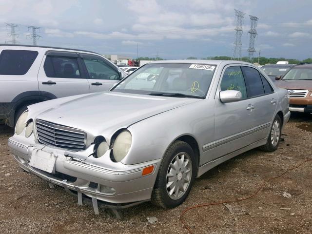 WDBJF65J6YB151964 - 2000 MERCEDES-BENZ E 320 SILVER photo 2