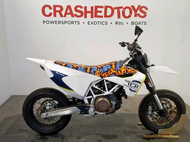 VBKUSV40XJM713838 - 2018 HUSQVARNA SUPERMOTO WHITE photo 1