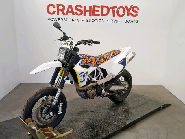 VBKUSV40XJM713838 - 2018 HUSQVARNA SUPERMOTO WHITE photo 19