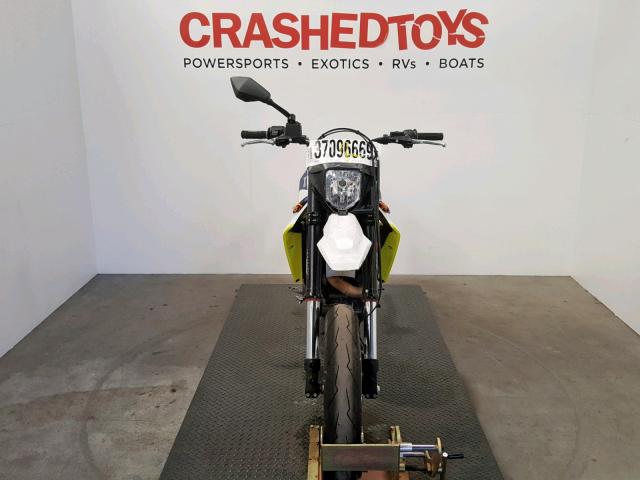 VBKUSV40XJM713838 - 2018 HUSQVARNA SUPERMOTO WHITE photo 2