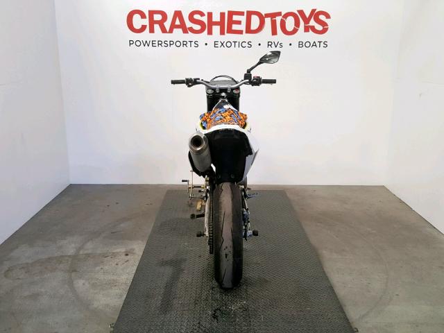 VBKUSV40XJM713838 - 2018 HUSQVARNA SUPERMOTO WHITE photo 4