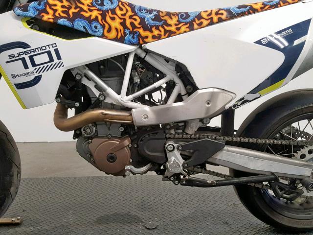 VBKUSV40XJM713838 - 2018 HUSQVARNA SUPERMOTO WHITE photo 6