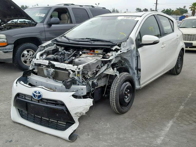 JTDKDTB3XF1577580 - 2015 TOYOTA PRIUS C WHITE photo 2